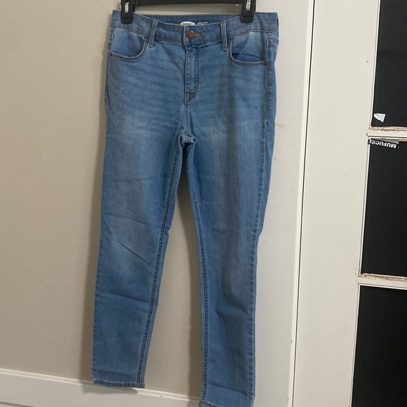 Old Navy Super Skinny Ankle Jeans Light Blue Size 8 with pockets, Light Denim - Picture 1 of 10